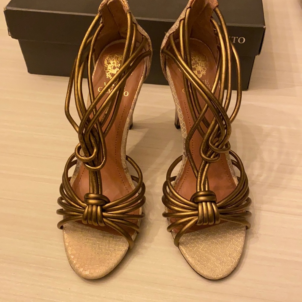 Pre owned Vince Camuto size 8.5M snake print strappy heel!